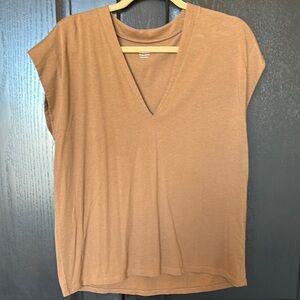 FRAME Women's V-Neck shirt. Size medium.